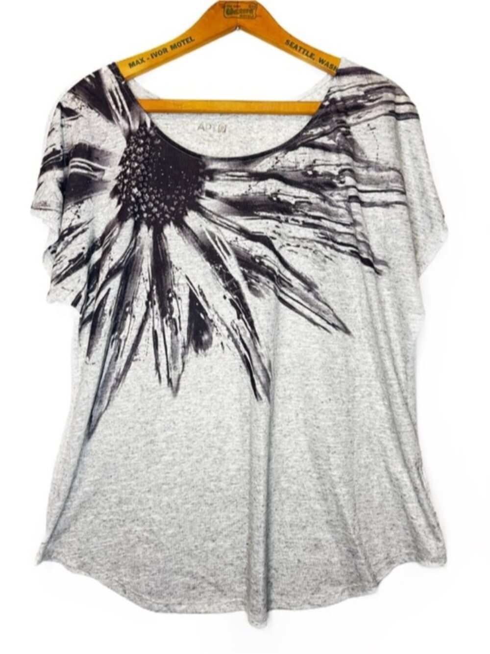 Graphic Scoop Neck Linen Blend Top